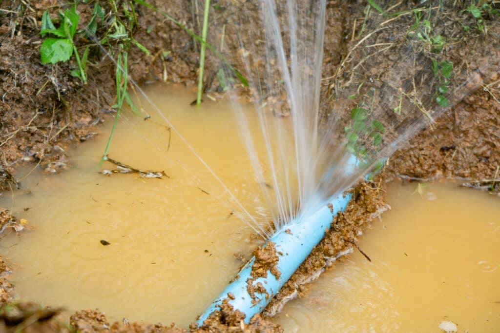 Water pipe break leaking